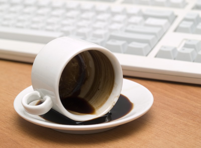 Kaffee- und Teeränder entfernen mit Hausmittel