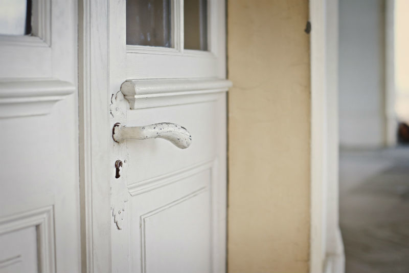 Quietschende Türen ölen & knarrende Türen vermeiden