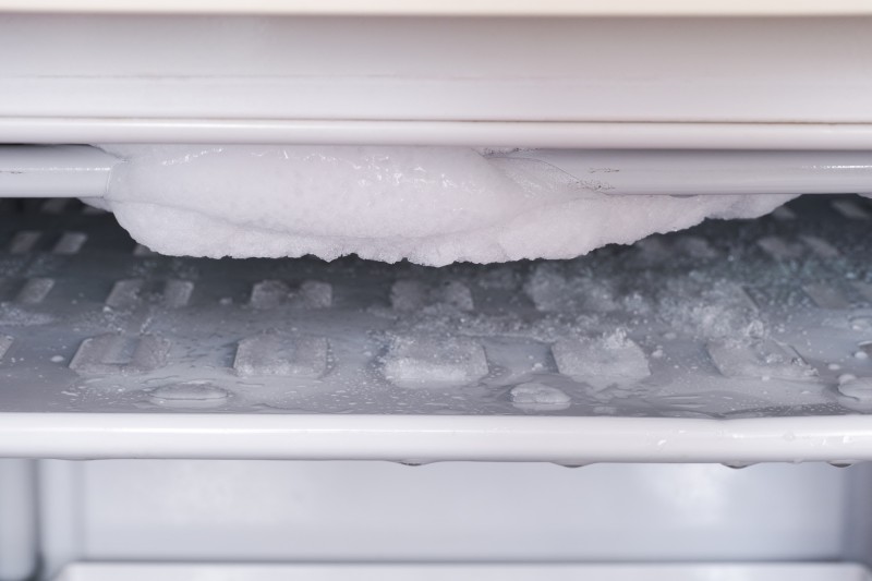 Anleitung zum Kühlschrank abtauen und putzen